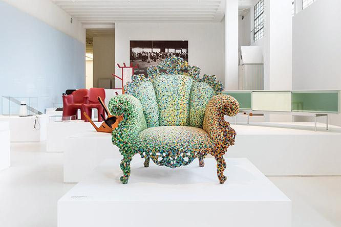 アレッサンドロ・メンディーニの《プルーストの安楽椅子》。