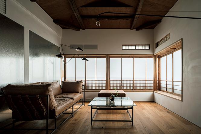 デザインコンセプトは「TOKYO DESIGN」。和室の基礎は残しながら、間仕切りをなるべく取り払い、ディテールを鉄などの異素材に置き換えた。