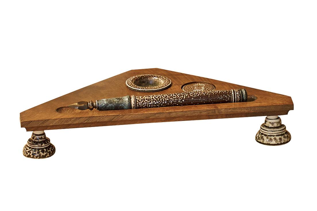 Pen Tray Set
木工作家ベン・カッソンとのコラボレーション作で、ウォールナッツ材のトレイにペンとインク入れがセットになったタイプ。3種類あり各3,000ポンド。