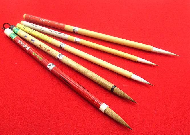 インクのオーダーメイドで知られる蔵前の〈inkstand by kakimori〉では、「奈良筆」を展開。奈良は筆作りの発祥の地と言われており、現存する日本最古の筆、聖武天皇の御物の「天平筆（てんぴょうひつ）」は正倉院に保管されている。