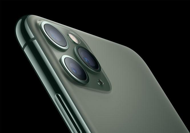 超広角、広角、望遠カメラが搭載された《iPhone 11 Pro》シリーズ。