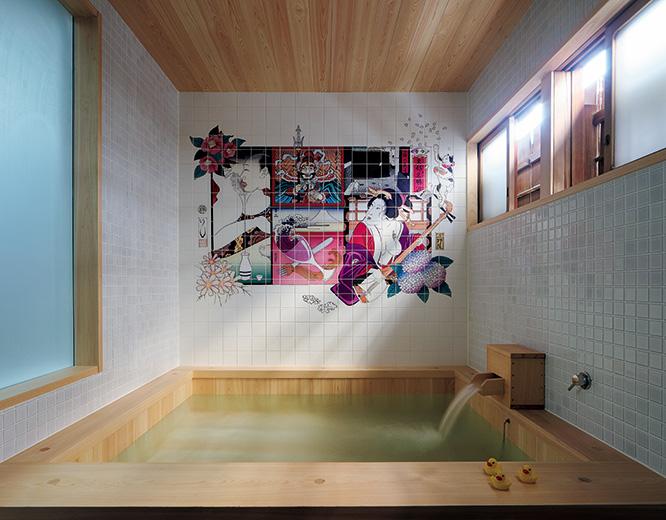 銭湯をイメージした檜風呂には現代の浮世絵師・石川真澄による作品。