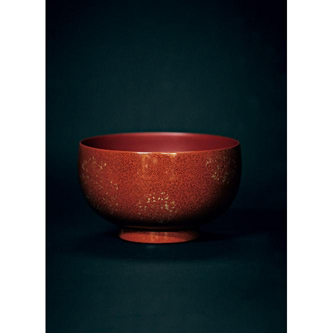 Purchase No. 20【 URUSHI】  Lacquer is ground to reveal a delicate pattern in this charming northern region handcraft.  The featured bowl was made with the traditional nanako-nuri  technique, using red urushi lacquer and a rare orange pigment to create a snowflake pattern.