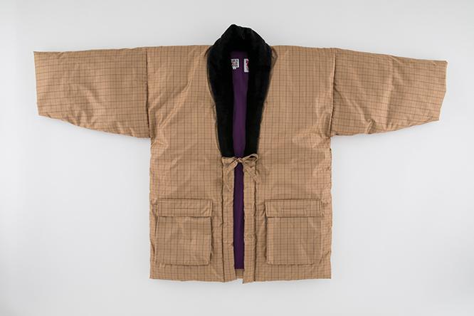 《寅さんのどてらダウン》42,000円。〈槙田商店〉がジャガード織で、寅次郎のアイコンであるチェックを表現。