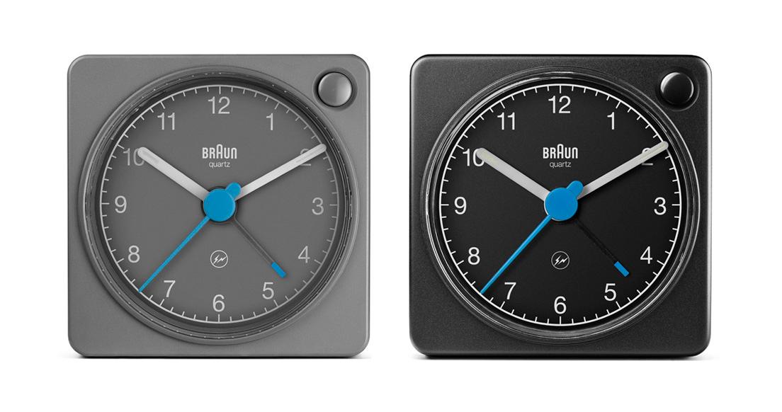 《Classic Travel Analogue Alarm Clock》BC02XGFU／グレー、BC02XBFU／ブラック各4,700円。W57 × H57 × D27mm。アラーム、静音設計、ルミナス針。永遠の定番BC02モデルにスヌーズとライトを機能を備えたモデルがベースに秒針をブルーに。〈フラグメント〉のダブルライトニングのロゴも入っている。オーダーメイドのパッケージ入り。