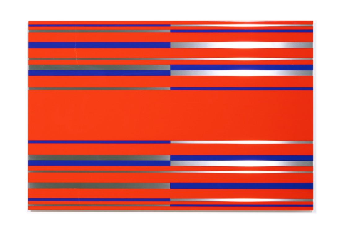 《LINES》2020年、吹付塗装／ステンレススチール／アルミ樹脂複合板、180×240cm。佐藤の「アイコン」とも言うべきアートワークシリーズの一つで、今回の展覧会のキービジュアル。ステンレススチールを用いた本作は初公開。