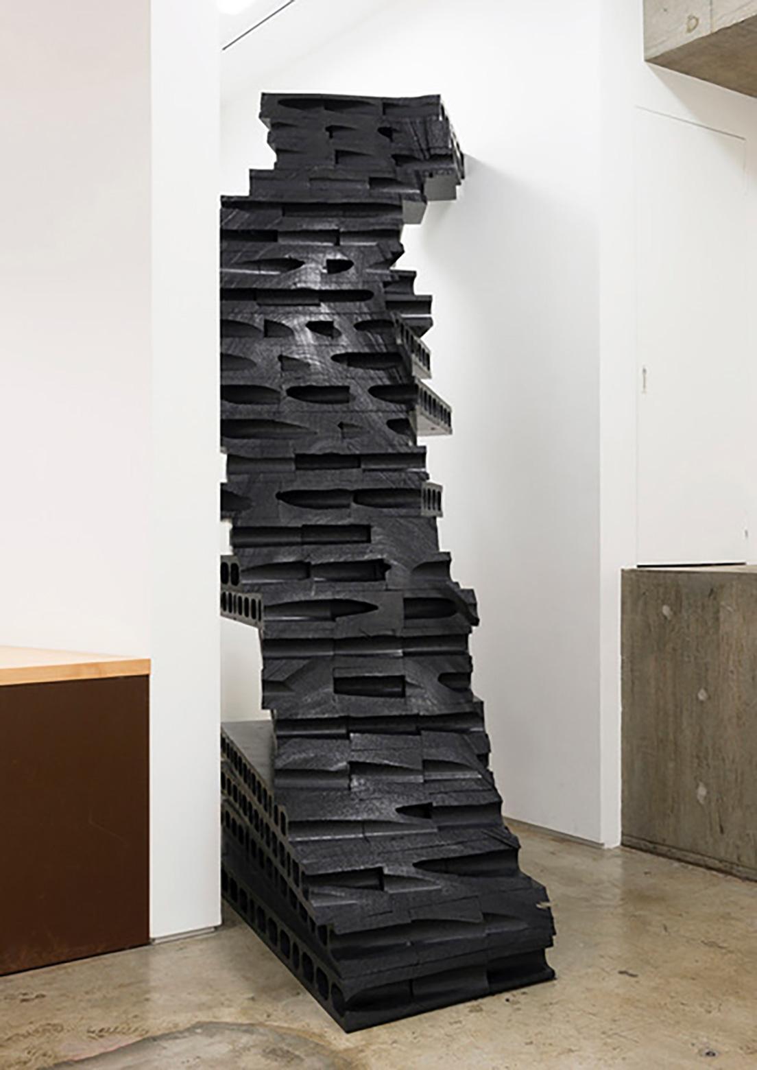『Cross Section / Black Blocks』（2012年、photo_Ken Kato）© Enrico Isamu Oyama