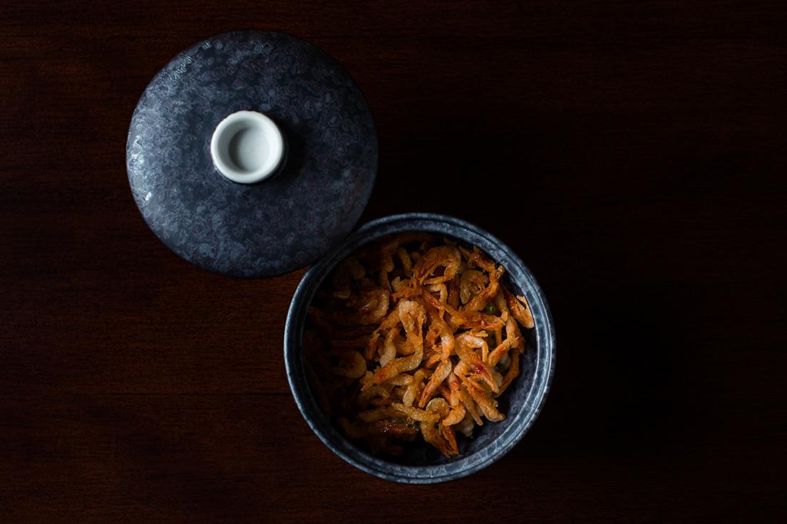 「桜海老のリゾット」。旨味の深い甲殻類の出汁で御殿場産コシヒカリを炊き上げたリゾットは、米の粒感がしっかり！