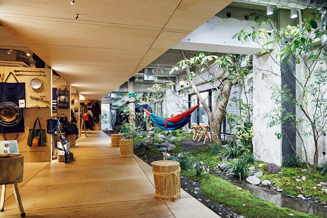 内装デザインは〈Happenstance Collective〉の山崎智貴、ハビエール・ビヤール・ルイズ、植栽は〈西海園芸〉が手がけた。