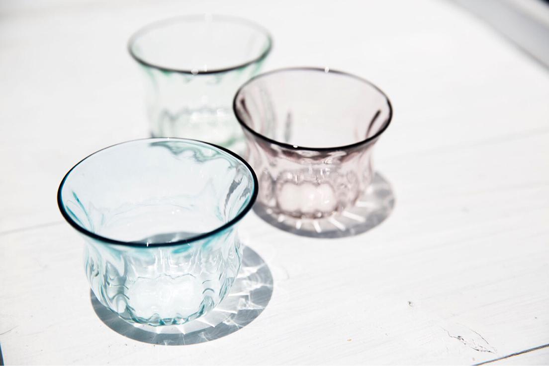 廃瓶を原料として発展していった「琉球ガラス」のグラス。アイスコーヒーにぴったり。