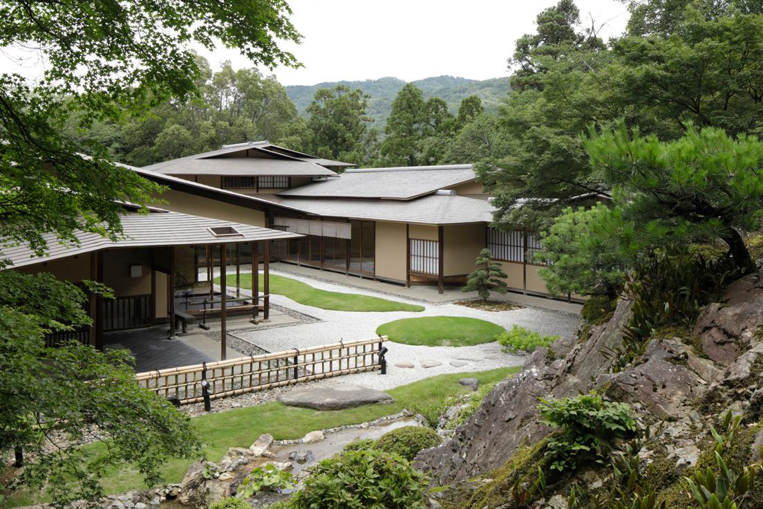 日本のモダニズム建築の担い手・村野藤吾が手がけた数寄屋風建築〈佳水園〉は、「村野数寄」の精神を大切にして改修された。