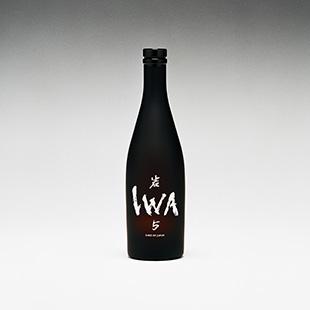 ドン ペリニヨンの元醸造最高責任者が作る画期的な日本酒〈IWA 5〉。