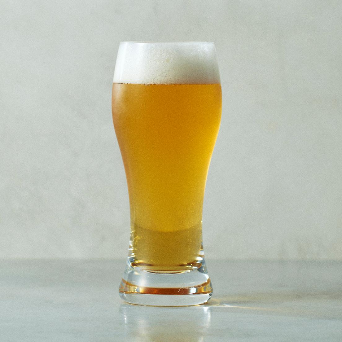 产生啤酒顺畅对流并产生细气泡的细长形式非常出色。 <Baccarat>的工匠制作的水晶玻璃宝石。 “Onology 啤酒杯”H17.5cm 20,900 日元。 ● 百家乐店丸之内