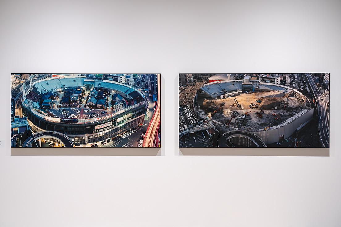 左から、畠山直哉『untitled / Osaka 1998』2001年、『untitled / Osaka 1999』2001年。