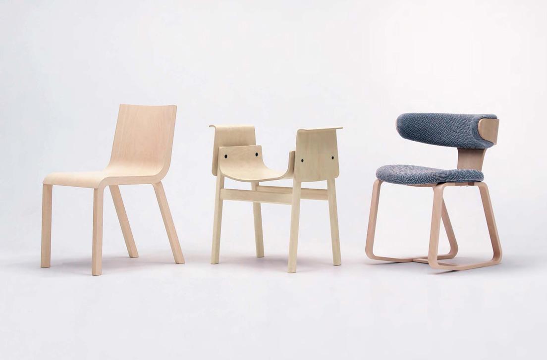 左から熊野亘デザイン《PLYPLY》、二俣公一デザイン《SAND》、中村拓志デザイン《Swing chair》。すべて〈天童木工〉2021年の新作家具。