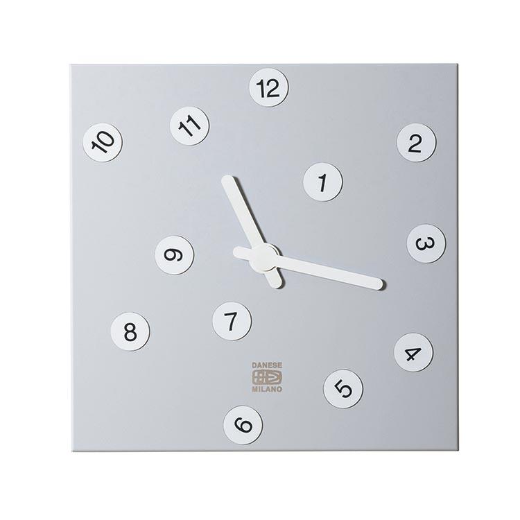 新しい発想の壁掛け時計《オラマイ》が〈ダネーゼ〉から発売。