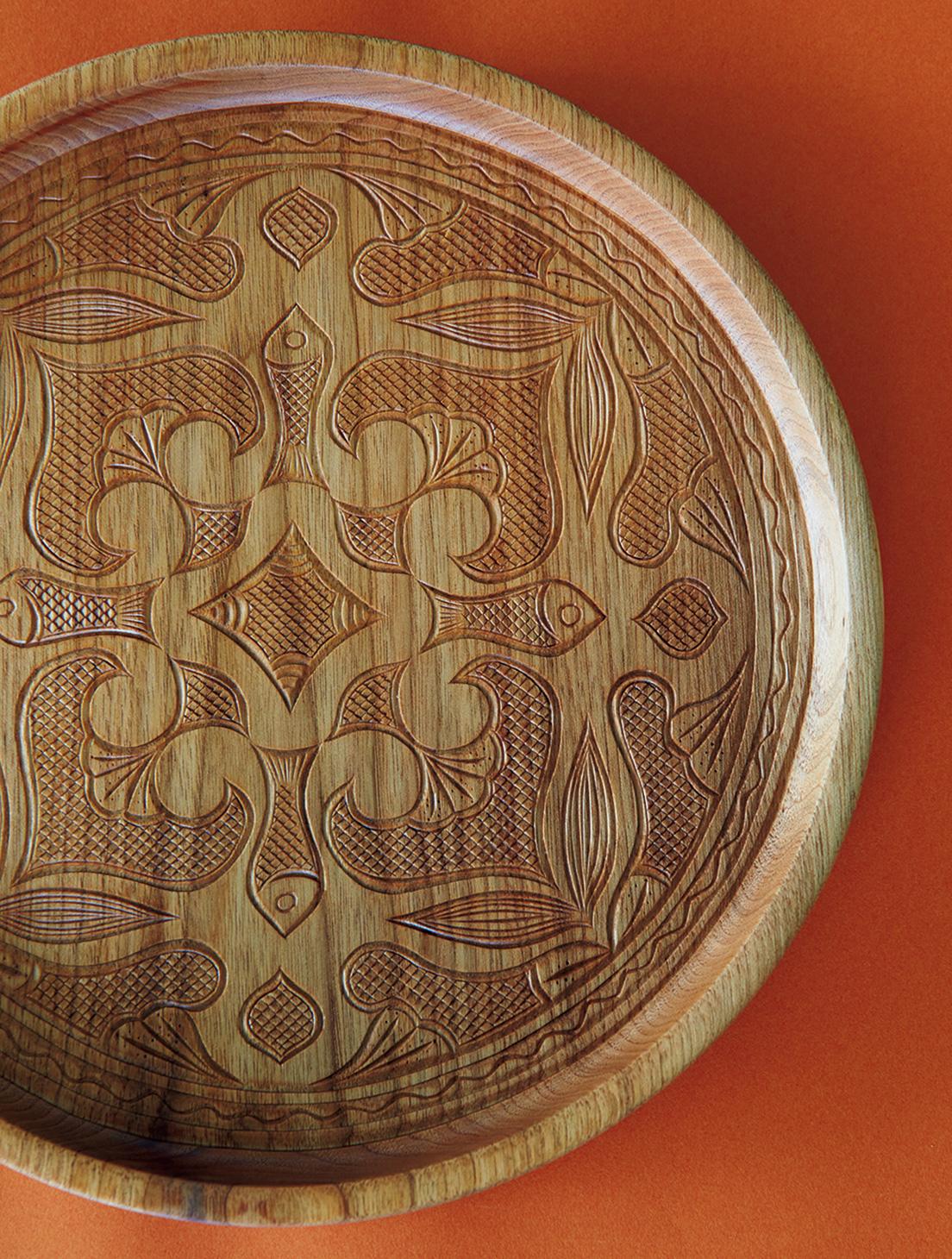 Purchase No. 45【アイヌ伝統工芸 二風谷イタ】カムイへの祈りを紋様に。美しい木彫りの盆 “イタ”。