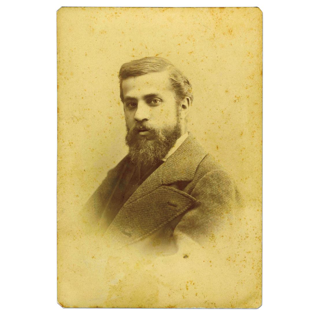 26歳の頃のガウディ。1878年、IMRC所蔵。