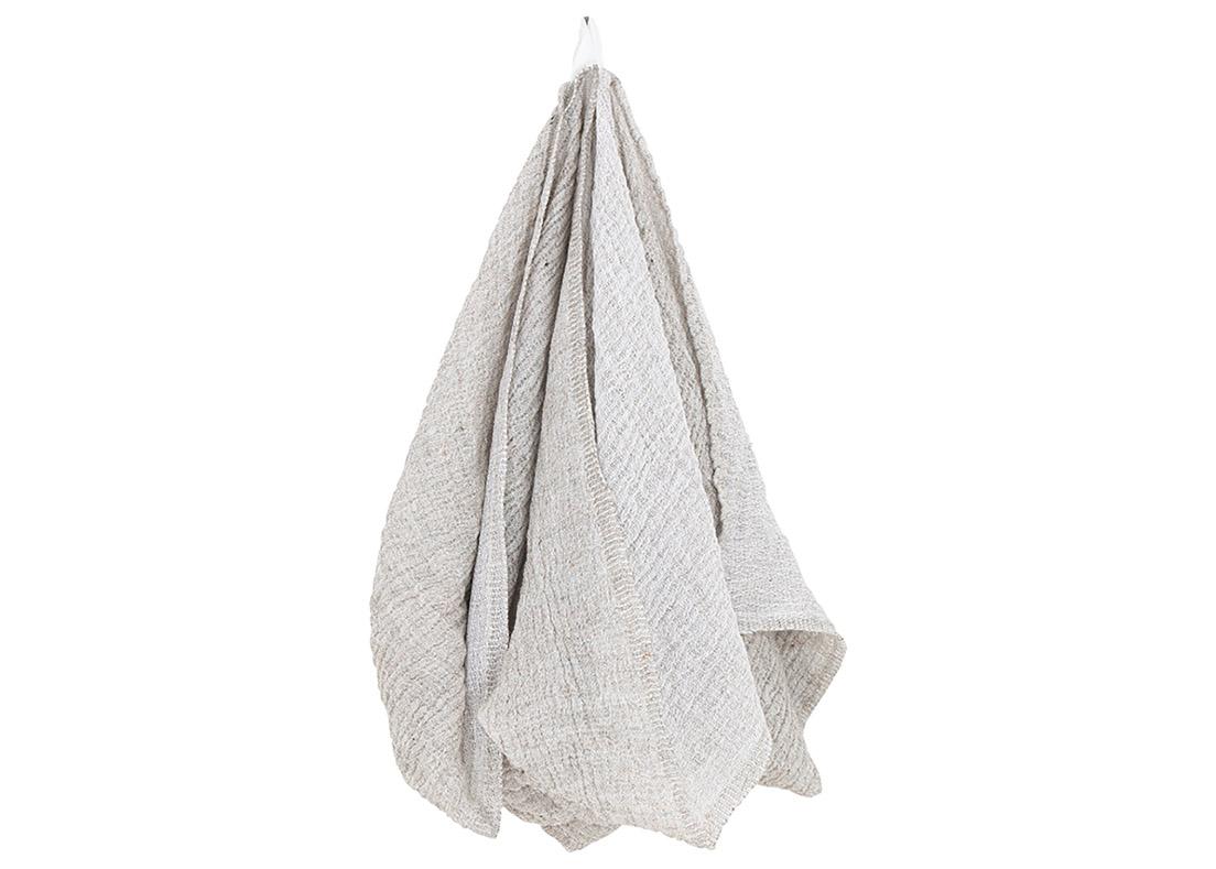 《NYYTTI towel(white-linen / white-white / white-green)》45%テンセ・33%リネン・22%コットン。38×38cm 2,000円、65×65cm 3,000円、65×130cm 9,000円、95×180cm 11,000円。写真は95x180cmサイズ。