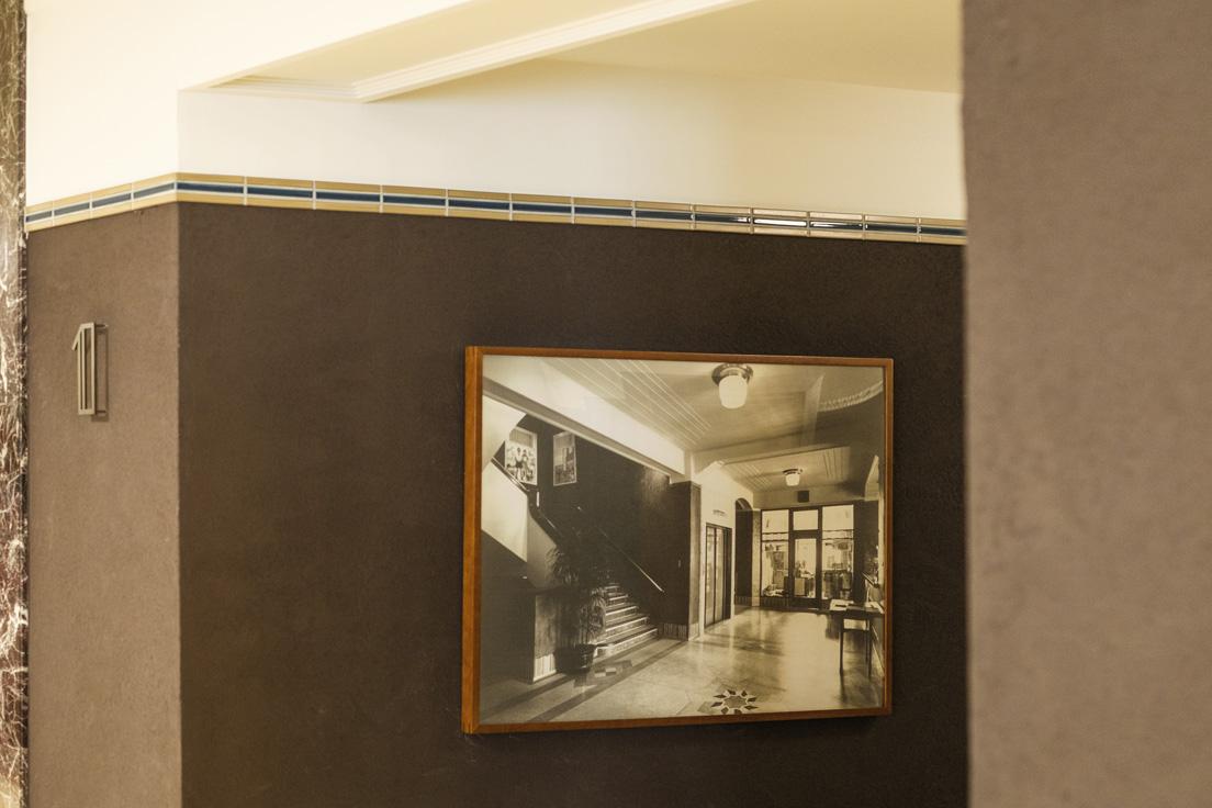 山の上ホテルが創業する前、〈佐藤振興生活館〉時代の写真。2019年12月のリニューアルにより、床・天井・階段などにアールデコの特徴が色濃く残るこの当時の姿が蘇った。