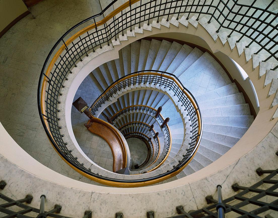 《ポホヨラ保険会社ビルディングの中央らせん階段》Photo ©Museum of Finnish Architecture/ Karina Kurz, 2008