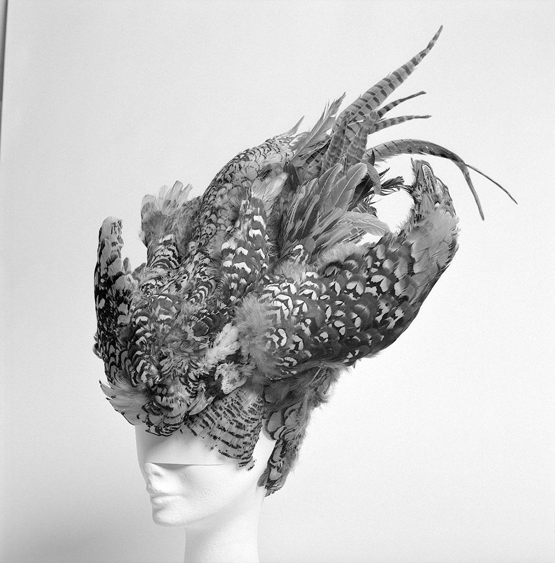 ジュンヤ・ワタナベ コム・デ・ギャルソン 2012年春夏コレクションのヘッドピース。テーマは「FEATHER」。