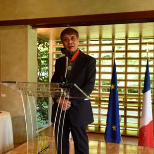 建築家・安藤忠雄がフランスのレジオン・ドヌール勲章コマンドゥールを受章。