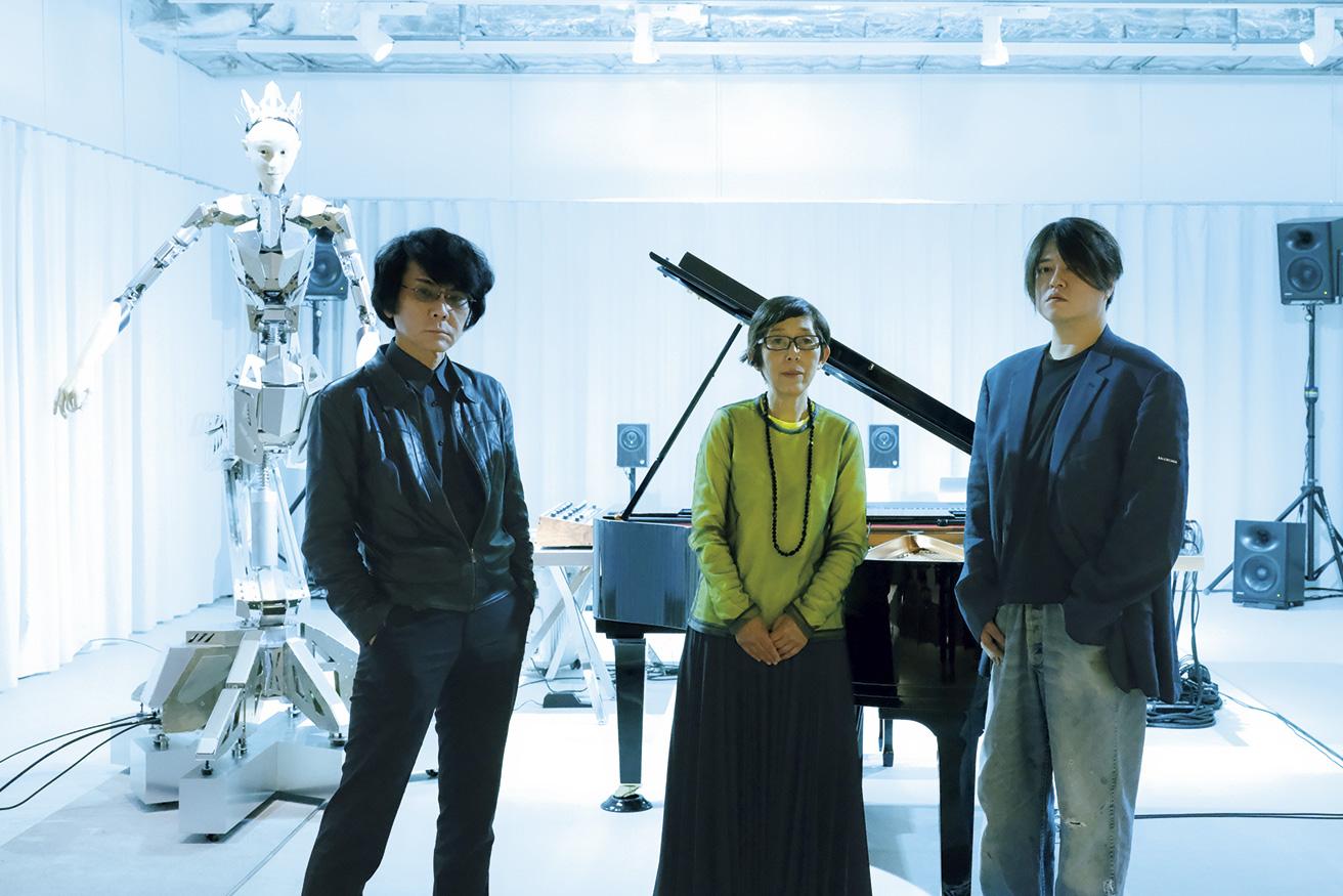 大阪芸術大学に誕生した「アンドロイド アンド ミュージック サイエンス ラボラトリー」。お披露目には妹島（中央）と、ラボの主幹となる渋谷（右）、石黒（左）が勢揃い。