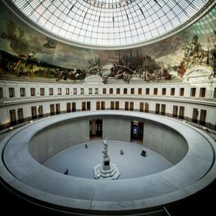 安藤忠雄の最新作、ついにオープン！ パリの現代美術館〈ブルス・ドゥ・コメルス〉、その全貌にせまる。