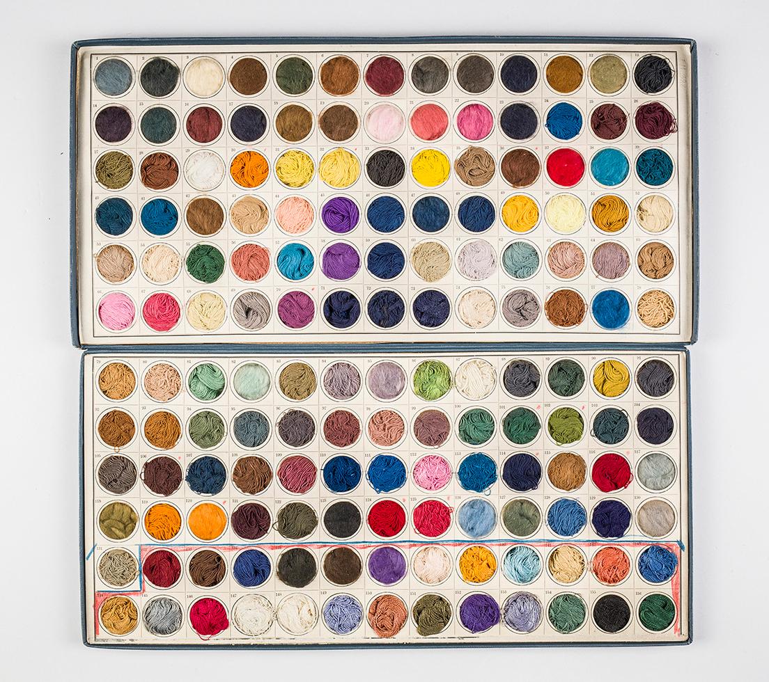 綿繊維や各種木綿糸の色見本が収納された糸見本入れ（1912年）／タンペレ歴史博物館 所蔵。