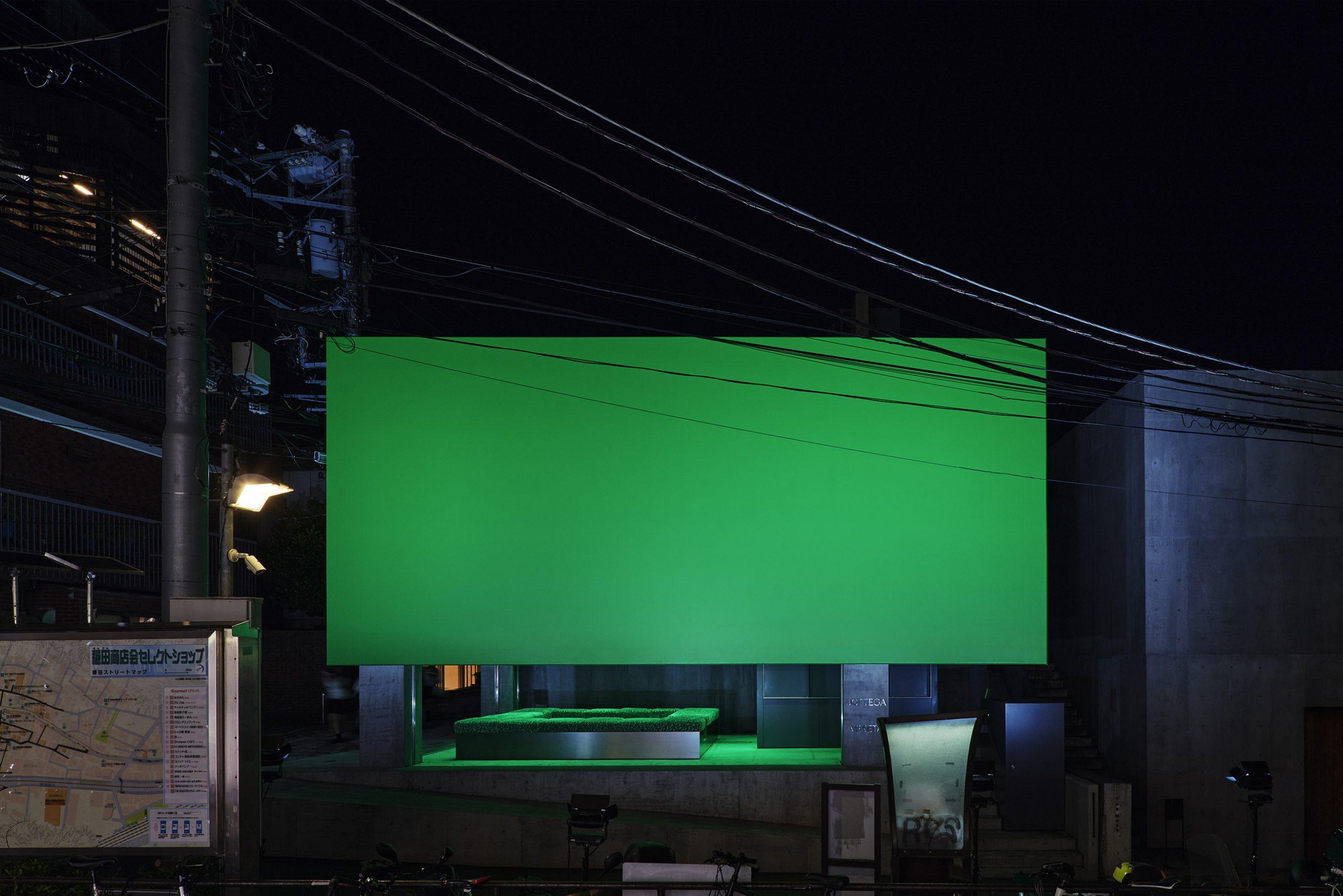 〈ボッテガ・ヴェネタ〉表参道フラッグシップ1周年。原宿に出現した緑のボックスとは？