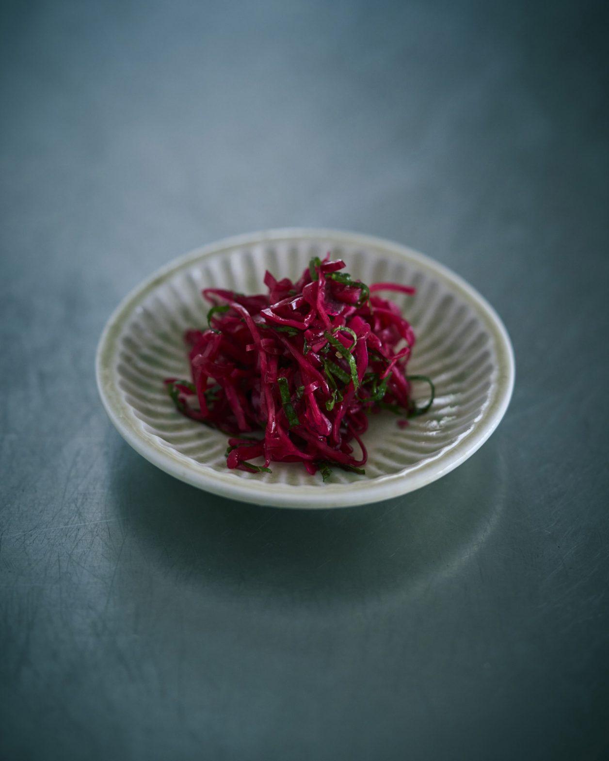 【365日豆皿つまみ】“紫キャベツの梅酢漬け”｜7月 濱守球維の夏の家つまみ。