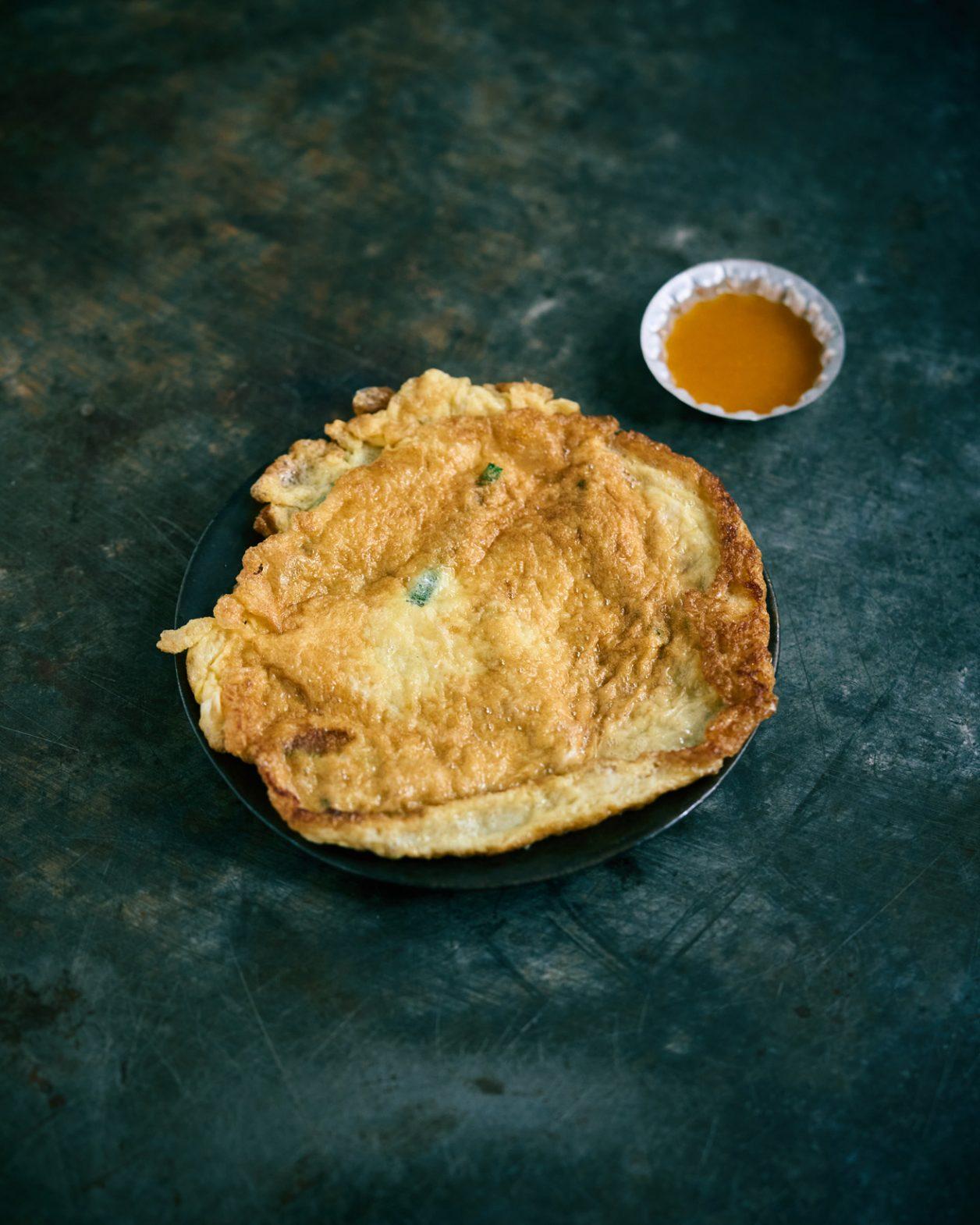 【365日豆皿つまみ】“ズッキーニの卵焼き”｜8月 アベクミコのエスニックつまみ。