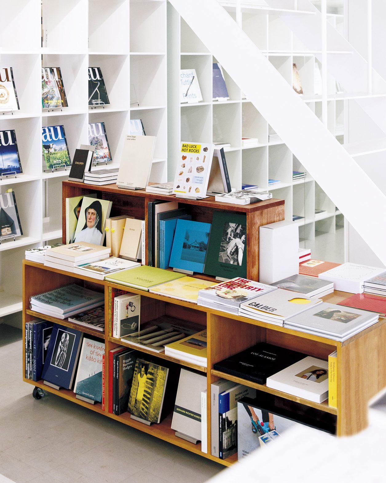 すべての本を建築書と捉え、新たな視点を与える書店が南青山にオープン。