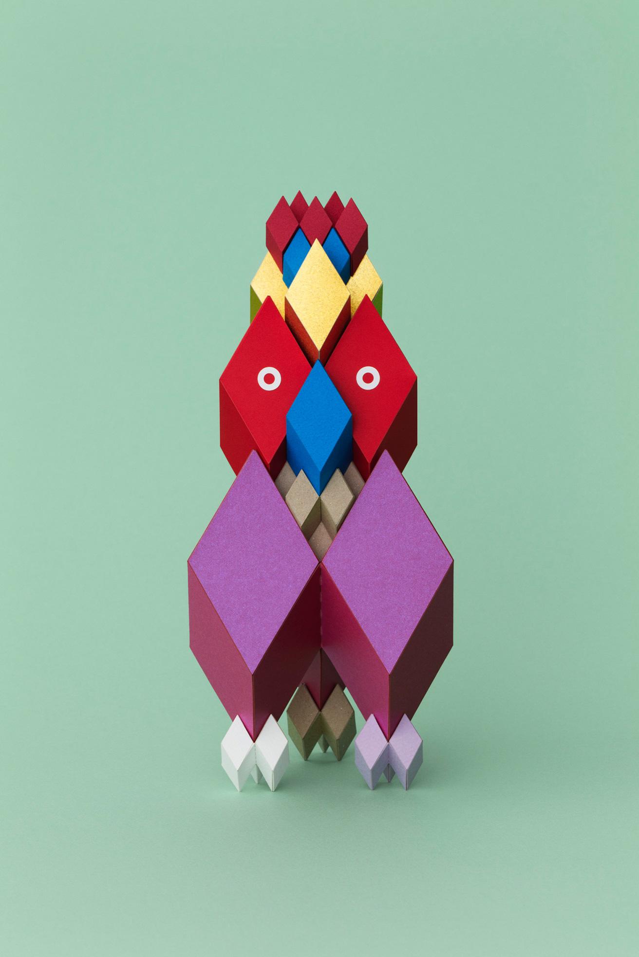 空間デザイナー／設計士の五十嵐瑠衣による《ペーパーバード/ PAPERBIRD》3,000円（ミミズク）、3,600円（スーパーバード）。カラフルな菱形の紙のパーツを組み合わせて制作した作品。