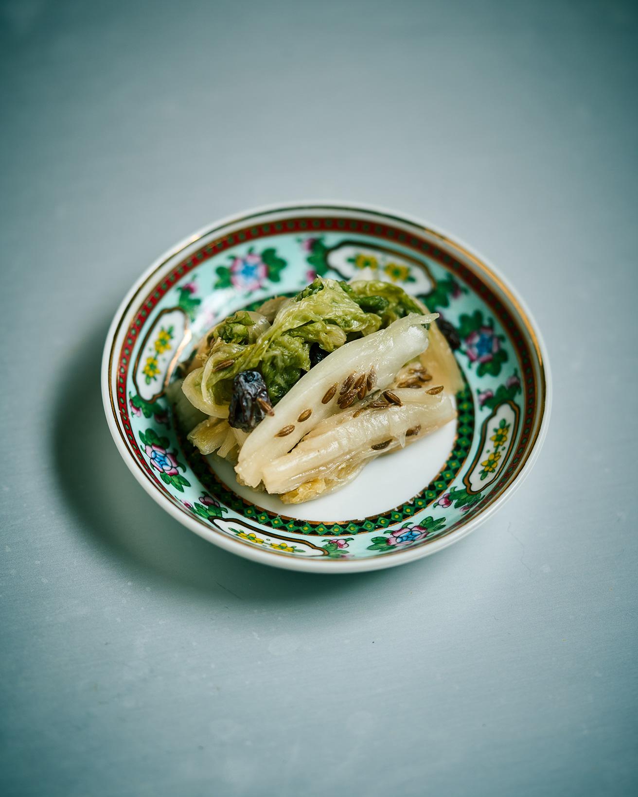 【365日豆皿つまみ】“白菜のスパイス漬け”｜11月 按田優子の素材再生つまみ