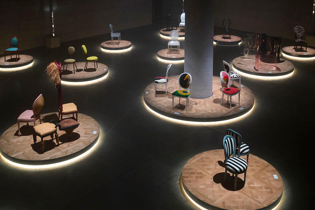 全17組のデザイナーらが参加。クラシックな椅子をそれぞれに再解釈した椅子は、同じ椅子をルーツとしながらも個々の解釈やデザインが明快に表れた。