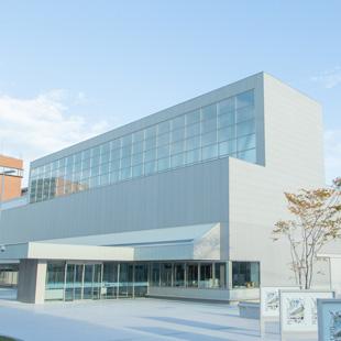 青森に新たなアートの拠点〈八戸市美術館〉がオープン！