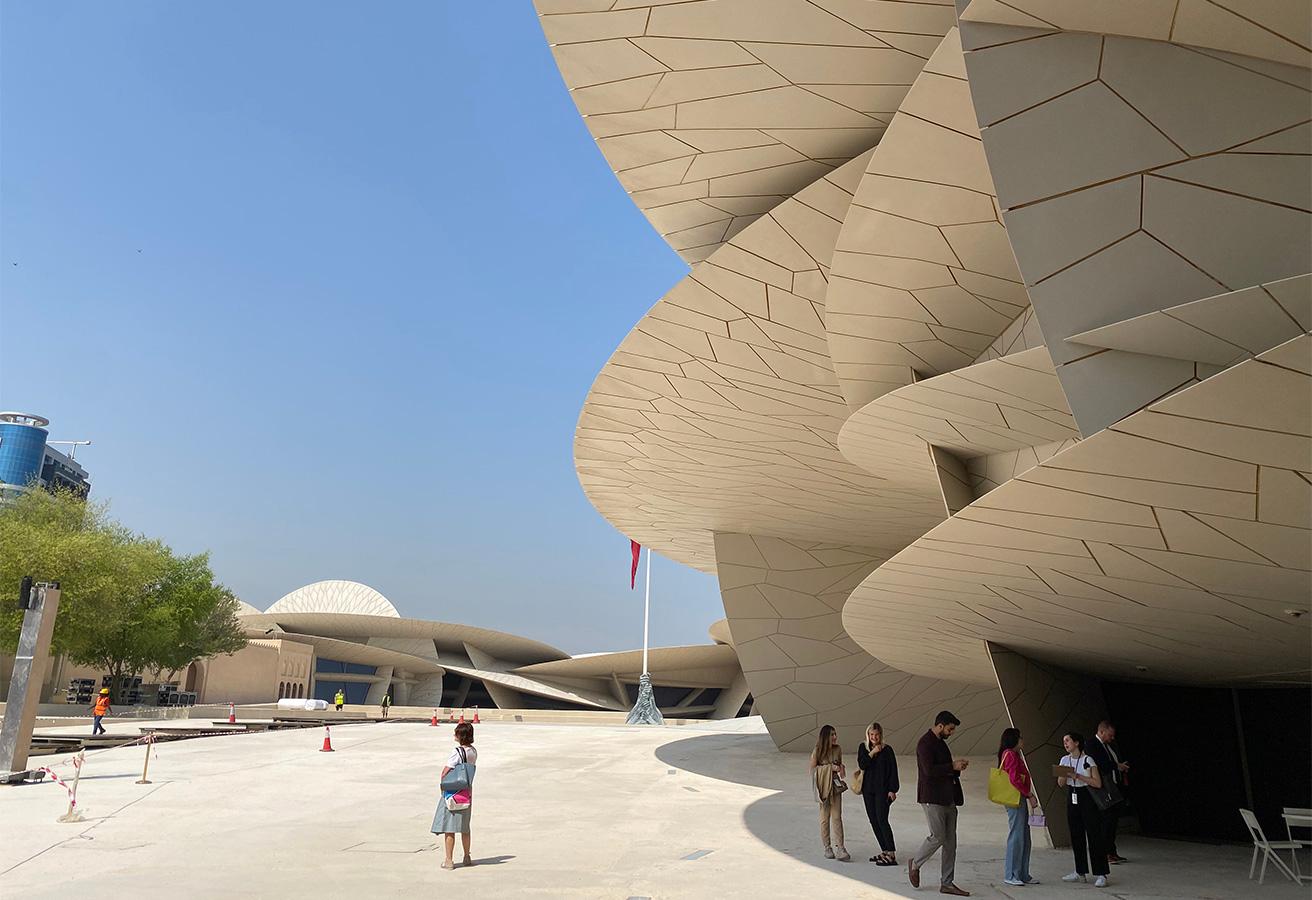 ジャン・ヌーベル設計の〈カタール国立博物館〉。photo_Megumi Yamashita
