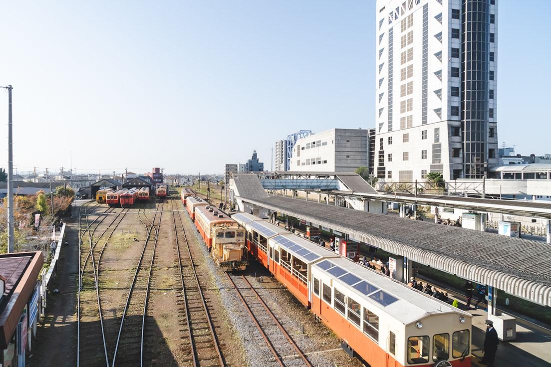 JR東日本の内房線と小湊鐵道が乗り入れている〈五井駅〉に、〈五井機関区〉は隣接。小湊鐵道は〈五井駅〉が起点だ。