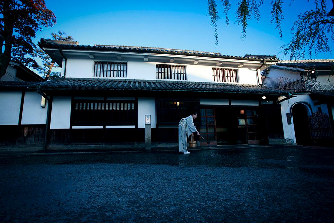 〈旅館くらしき〉は岡山の倉敷美観地区にある料理旅館。瀬戸内ならではの食材を活かした季節の料理でおもてなし。