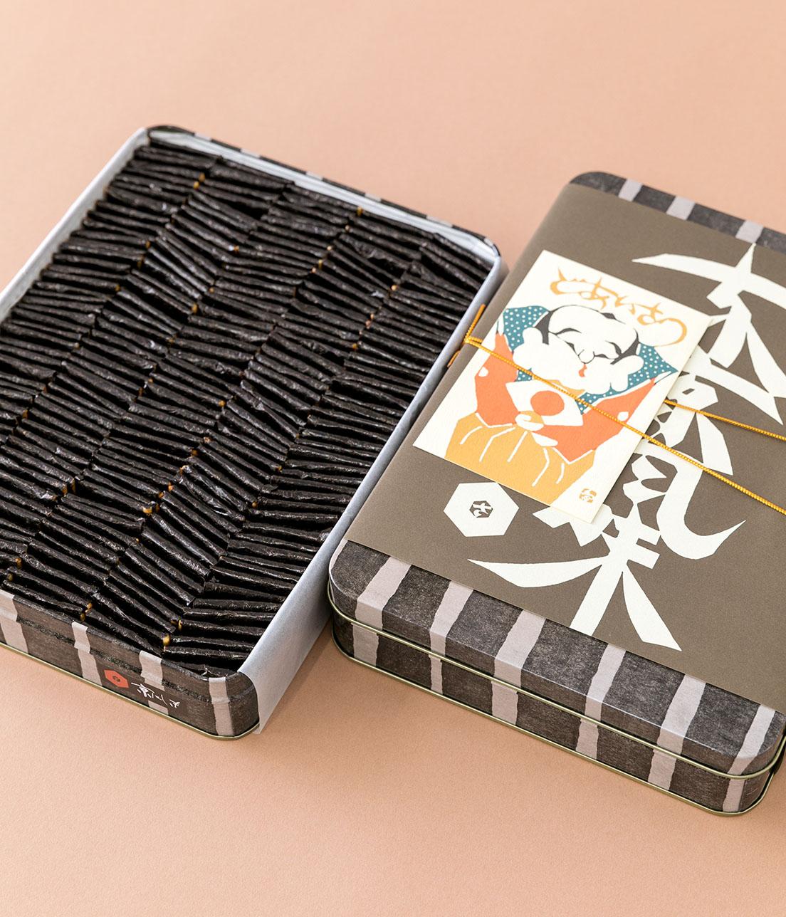 東京都《京にしき缶》（ 300g）さかぐち 4,500円。 公式サイト：https://sakaguchi-arare.com/　写真：米谷享