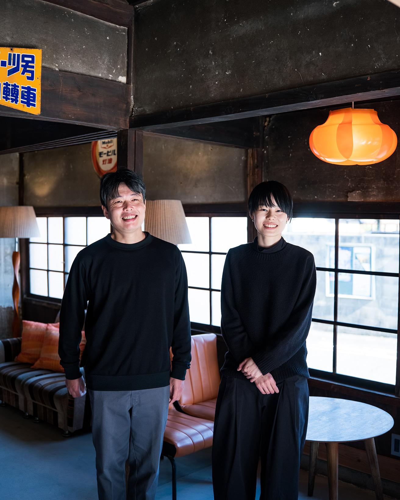 吉村理さん（左）と吉村理建築設計事務所スタッフの里見佳香さん。