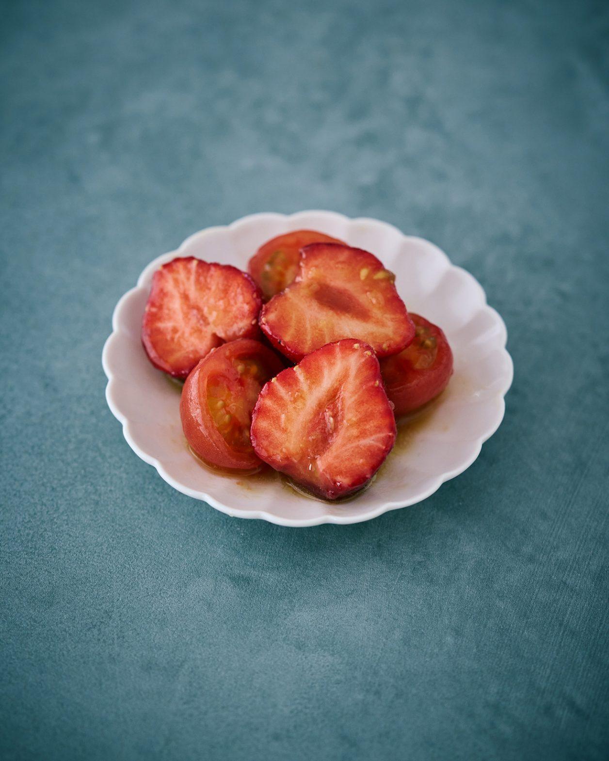【365日豆皿つまみ】苺とミニトマトの中華マリネ｜1月 今井亮の中華つまみ