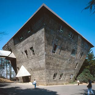 山に登り地を歩いた建築家、吉阪隆正の個展が〈東京都現代美術館〉で開催に。