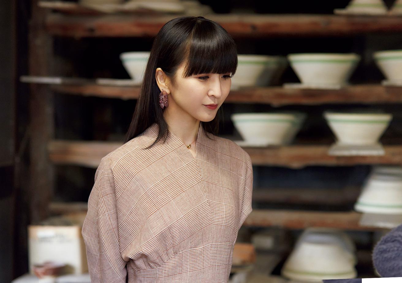 “The waves combed one by one into the pattern are so beautiful,” exclaimed our shopkeeper KASHIYUKA.