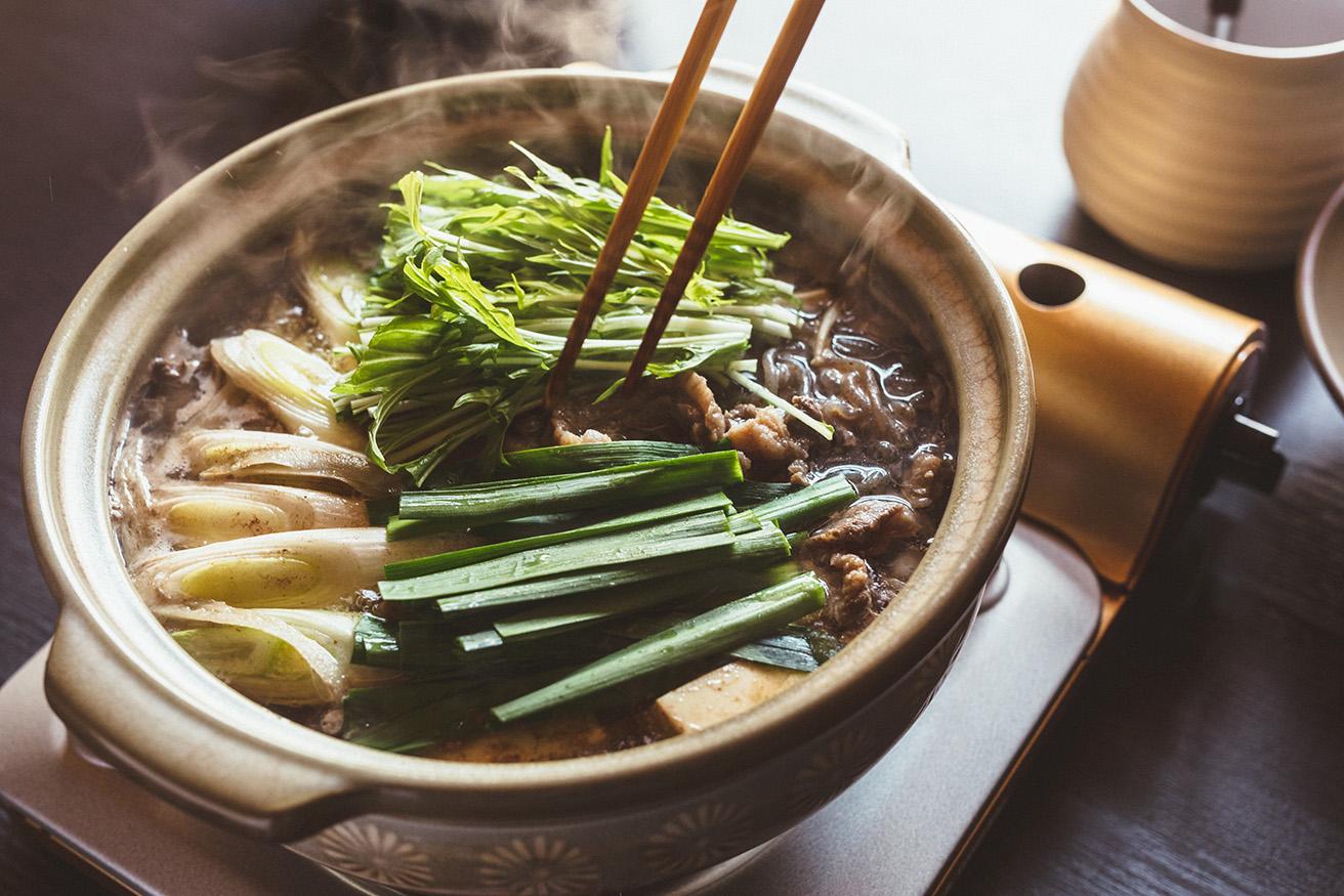 津山市の大衆割烹〈お染〉さんに作っていただいた「そずり鍋」が今回の主役。