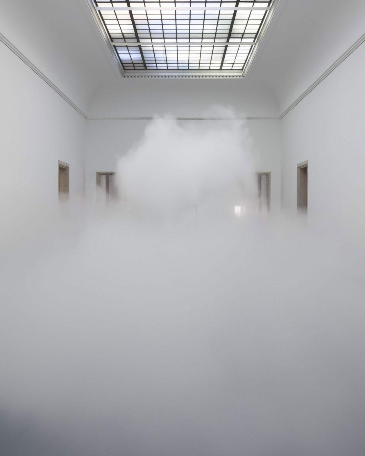 ミュンヘンのナチス建築を霧で包む。霧のアーティスト・中谷芙二子の大回顧展レポート。