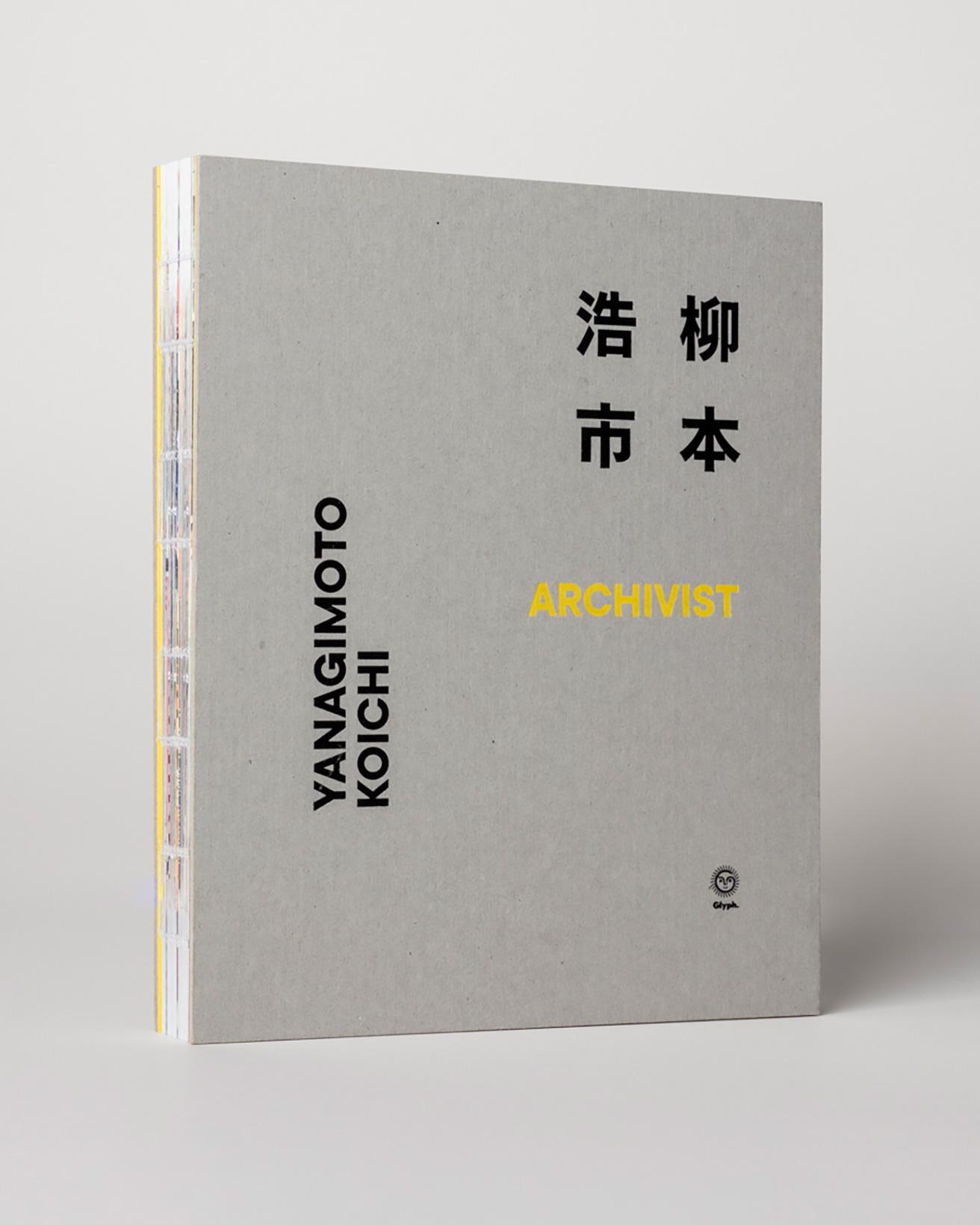 『柳本浩市 ARCHIVIST』は、〈Playmountain〉や〈DELFONICS 大阪〉などの全国の取扱店舗にて販売中。4,400円。