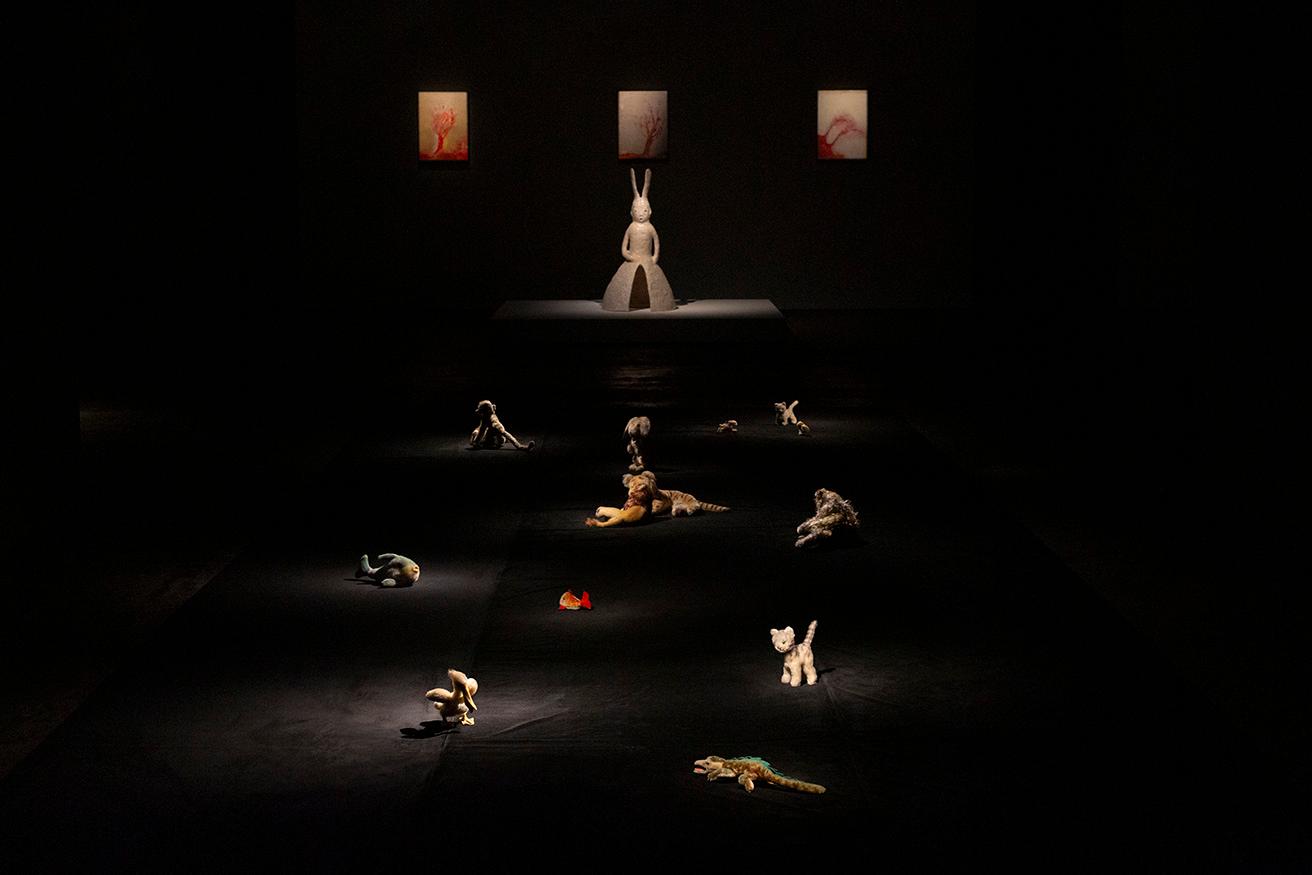 Installation view of the second Silk Room exhibition.‘’When Animals Become Art. Leiko Ikemura at The Feuerle Collection.‘’Plush toys. In the background Usagi,2022, terracotta, glazed, ca. 121×58×58 cm. Paintings (Red Tree), 2013, 70x50cm tempera on jute. photo_Wai KungCourtesy the artist. (c) Leiko Ikemuraand The Feuerle Collection